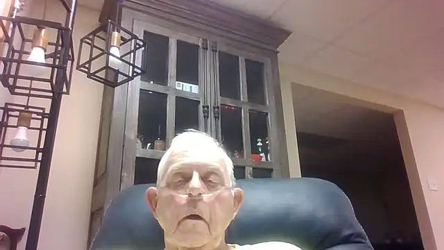 Snapshot of bootlegmanz chatting on October 19, 4:54 pm bootlegmanz online show from October 19, 4:54 pm