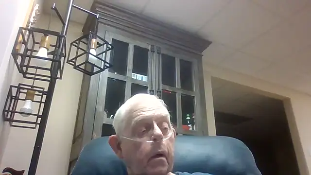 Snapshot of bootlegmanz chatting on October 17, 1:24 pm bootlegmanz online show from October 17, 1:24 pm