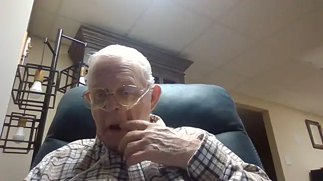 Snapshot of bootlegmanz chatting on November 5, 4:43 pm bootlegmanz online show from November 5, 4:43 pm