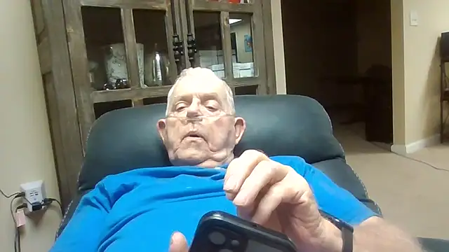 Snapshot of bootlegmanz chatting on September 15, 12:44 am bootlegmanz online show from September 15, 12:44 am