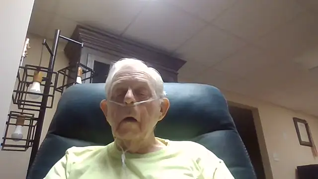 Snapshot of bootlegmanz chatting on June 7, 2:55 pm bootlegmanz online show from June 7, 2:55 pm