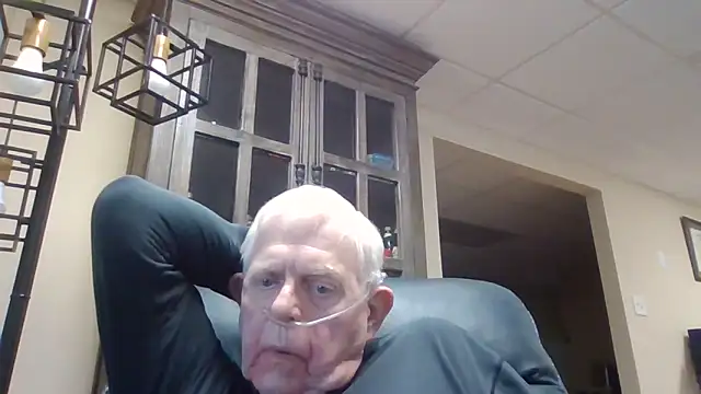 Snapshot of bootlegmanz chatting on May 4, 9:50 pm bootlegmanz online show from May 4, 9:50 pm