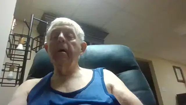 Snapshot of bootlegmanz chatting on June 1, 7:41 am bootlegmanz online show from June 1, 7:41 am
