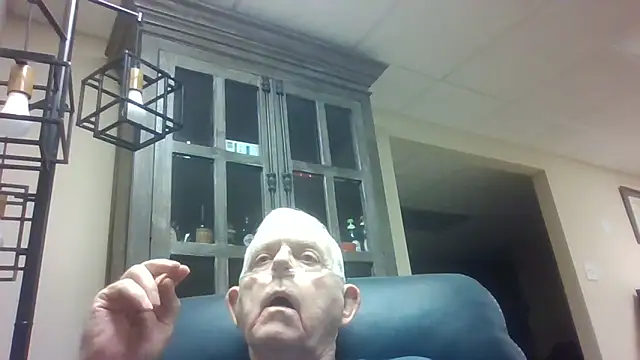 Snapshot of bootlegmanz chatting on September 20, 11:37 am bootlegmanz online show from September 20, 11:37 am