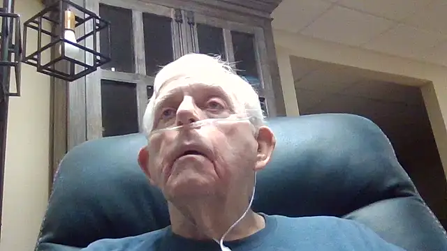 Snapshot of bootlegmanz chatting on June 3, 2:33 pm bootlegmanz online show from June 3, 2:33 pm
