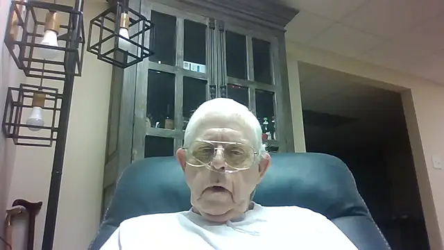 Snapshot of bootlegmanz chatting on November 23, 4:06 pm bootlegmanz online show from November 23, 4:06 pm