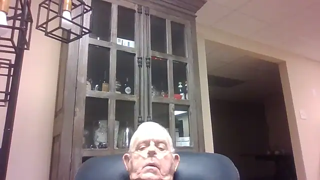 Snapshot of bootlegmanz chatting on November 1, 2:44 pm bootlegmanz online show from November 1, 2:44 pm