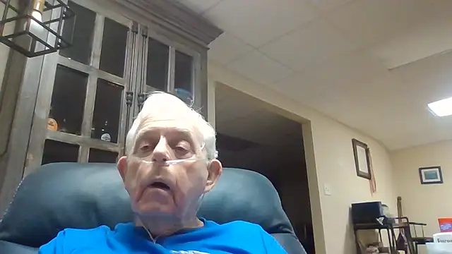 Snapshot of bootlegmanz chatting on May 20, 2:14 pm bootlegmanz online show from May 20, 2:14 pm