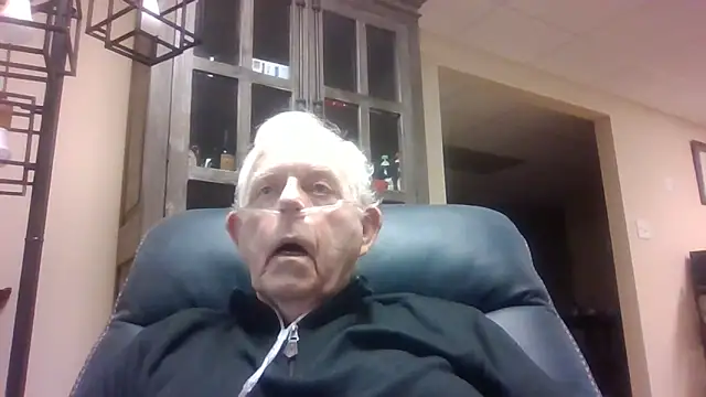 Snapshot of bootlegmanz chatting on November 29, 8:20 pm bootlegmanz online show from November 29, 8:20 pm