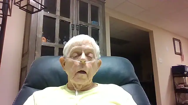 Snapshot of bootlegmanz chatting on June 8, 6:41 pm bootlegmanz online show from June 8, 6:41 pm