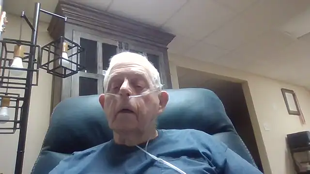 Snapshot of bootlegmanz chatting on November 16, 2:55 pm bootlegmanz online show from November 16, 2:55 pm