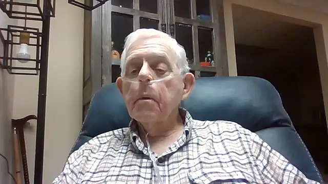 Snapshot of bootlegmanz chatting on May 8, 8:34 pm bootlegmanz online show from May 8, 8:34 pm