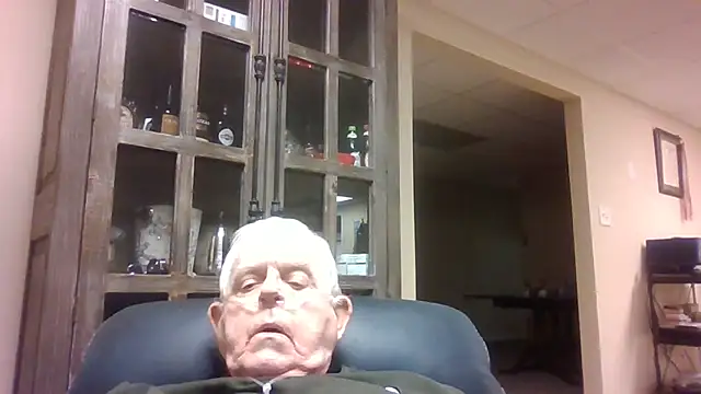 Snapshot of bootlegmanz chatting on December 1, 5:14 pm bootlegmanz online show from December 1, 5:14 pm