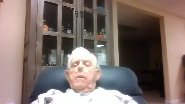 Snapshot of bootlegmanz chatting on June 3, 1:06 am bootlegmanz online show from June 3, 1:06 am