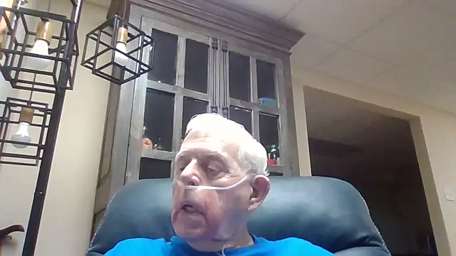 Snapshot of bootlegmanz chatting on May 1, 9:42 pm bootlegmanz online show from May 1, 9:42 pm