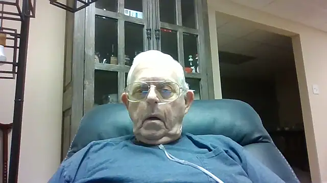 Snapshot of bootlegmanz chatting on November 6, 12:53 pm bootlegmanz online show from November 6, 12:53 pm