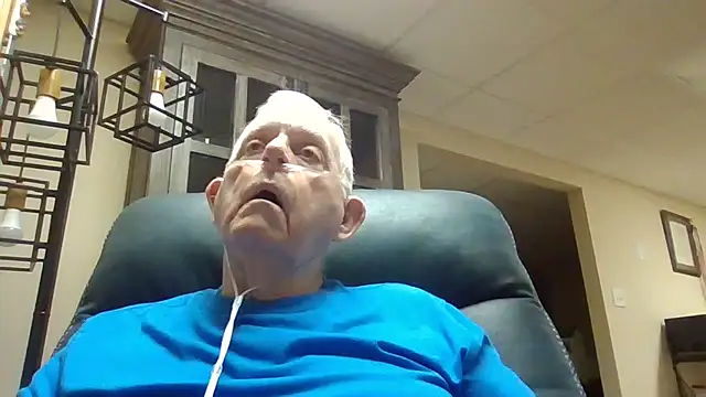 Snapshot of bootlegmanz chatting on October 6, 1:23 pm bootlegmanz online show from October 6, 1:23 pm