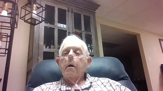 Snapshot of bootlegmanz chatting on December 2, 4:41 pm bootlegmanz online show from December 2, 4:41 pm