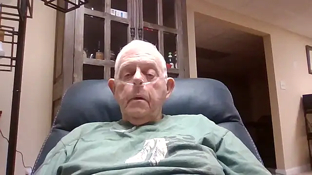 Snapshot of bootlegmanz chatting on September 28, 1:18 pm bootlegmanz online show from September 28, 1:18 pm