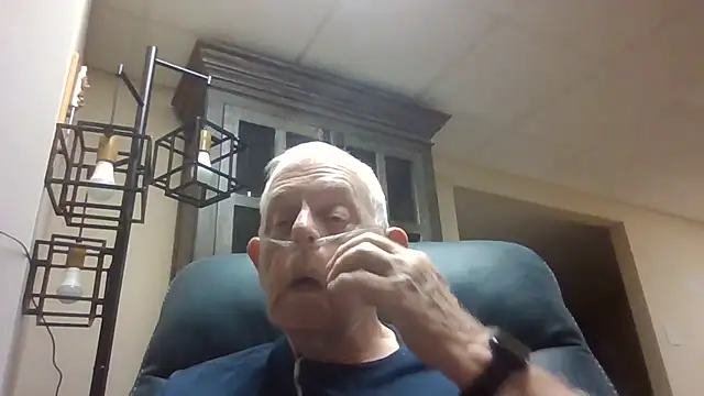 Snapshot of bootlegmanz chatting on September 19, 12:47 am bootlegmanz online show from September 19, 12:47 am