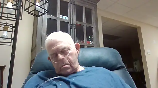 Snapshot of bootlegmanz chatting on October 7, 12:50 pm bootlegmanz online show from October 7, 12:50 pm