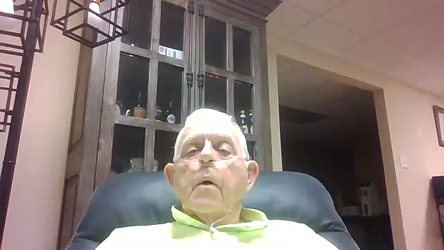 Snapshot of bootlegmanz chatting on October 14, 4:51 pm bootlegmanz online show from October 14, 4:51 pm