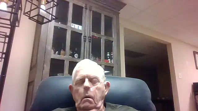 Snapshot of bootlegmanz chatting on November 9, 12:42 pm bootlegmanz online show from November 9, 12:42 pm