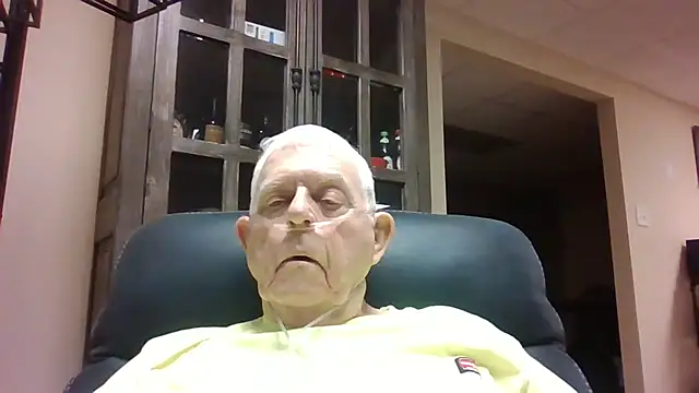 Snapshot of bootlegmanz chatting on October 3, 2:18 pm bootlegmanz online show from October 3, 2:18 pm