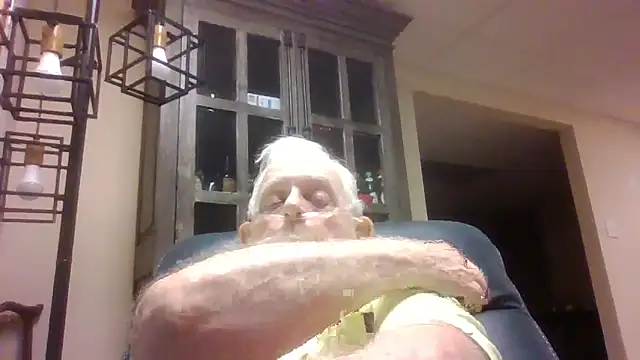 Snapshot of bootlegmanz chatting on November 24, 7:14 pm bootlegmanz online show from November 24, 7:14 pm