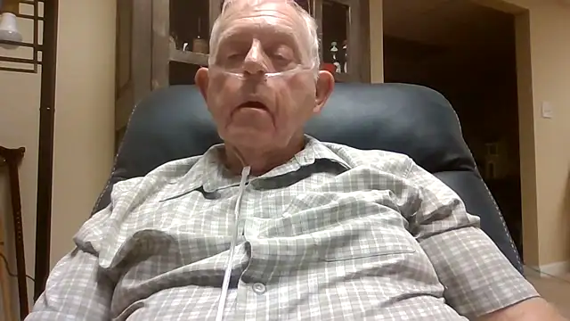 Snapshot of bootlegmanz chatting on October 8, 4:51 pm bootlegmanz online show from October 8, 4:51 pm