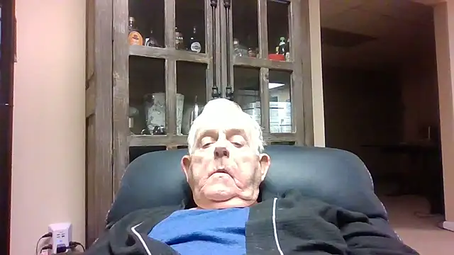 Snapshot of bootlegmanz chatting on May 2, 3:39 pm bootlegmanz online show from May 2, 3:39 pm