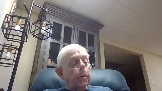 Snapshot of bootlegmanz chatting on May 6, 3:16 pm bootlegmanz online show from May 6, 3:16 pm