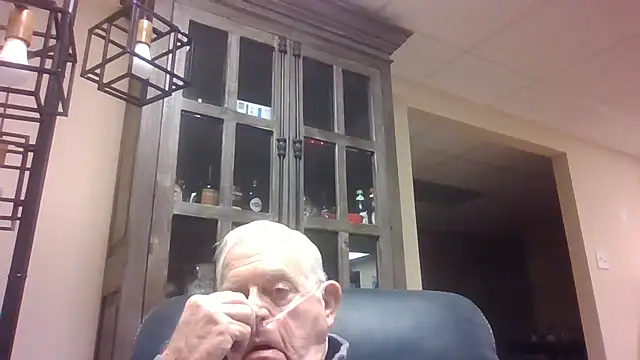 Snapshot of bootlegmanz chatting on October 27, 1:45 pm bootlegmanz online show from October 27, 1:45 pm