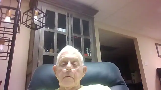 Snapshot of bootlegmanz chatting on October 13, 5:25 pm bootlegmanz online show from October 13, 5:25 pm