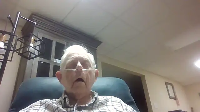 Snapshot of bootlegmanz chatting on November 27, 12:05 pm bootlegmanz online show from November 27, 12:05 pm