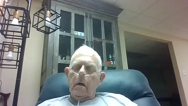 Snapshot of bootlegmanz chatting on September 24, 1:13 am bootlegmanz online show from September 24, 1:13 am