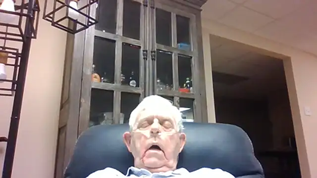 Snapshot of bootlegmanz chatting on May 22, 6:28 pm bootlegmanz online show from May 22, 6:28 pm