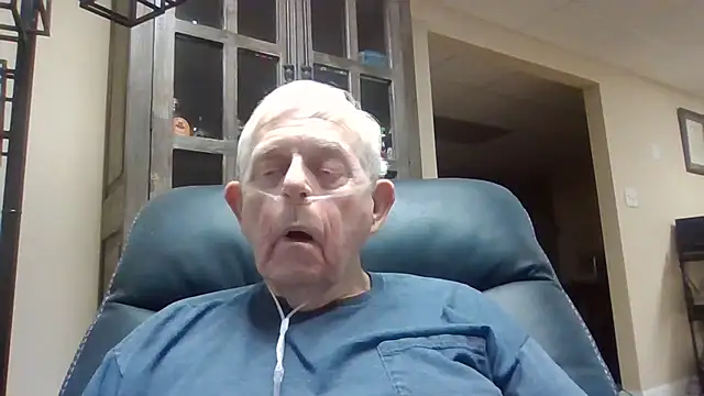 Snapshot of bootlegmanz chatting on May 13, 5:42 pm bootlegmanz online show from May 13, 5:42 pm