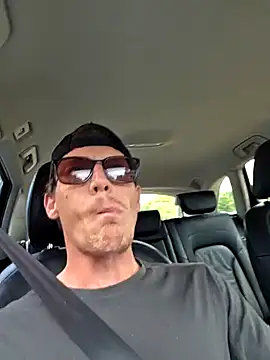 Snapshot of TheSouthernKing chatting on October 11, 9:43 am TheSouthernKing online show from October 11, 9:43 am