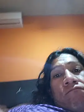 Snapshot of miicheele32 chatting on November 21, 8:13 am miicheele32 online show from November 21, 8:13 am