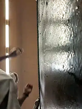 Snapshot of miicheele32 chatting on November 3, 2:28 am miicheele32 online show from November 3, 2:28 am