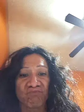 Snapshot of miicheele32 chatting on November 6, 8:51 am miicheele32 online show from November 6, 8:51 am