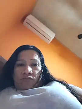 Snapshot of miicheele32 chatting on November 22, 8:57 am miicheele32 online show from November 22, 8:57 am