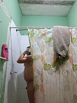 Snapshot of miicheele32 chatting on October 24, 6:56 am miicheele32 online show from October 24, 6:56 am