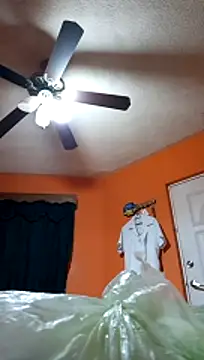 miicheele32 online show from December 16, 8:18 am