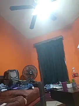 Snapshot of miicheele32 chatting on October 28, 3:18 am miicheele32 online show from October 28, 3:18 am