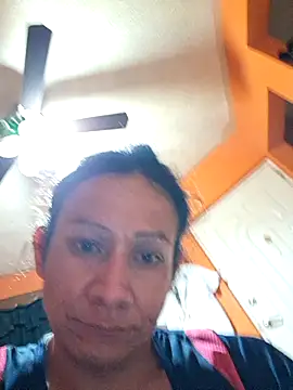 Snapshot of miicheele32 chatting on October 23, 10:36 am miicheele32 online show from October 23, 10:36 am