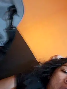 Snapshot of miicheele32 chatting on November 5, 8:45 pm miicheele32 online show from November 5, 8:45 pm