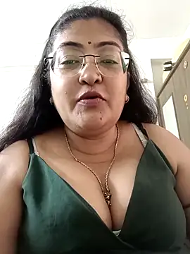 Snapshot of LAVERNIYA_ chatting on September 15, 5:30 am LAVERNIYA  online show from September 15, 5:30 am