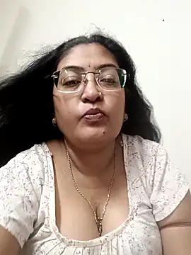 Snapshot of LAVERNIYA_ chatting on September 19, 3:32 am LAVERNIYA  online show from September 19, 3:32 am